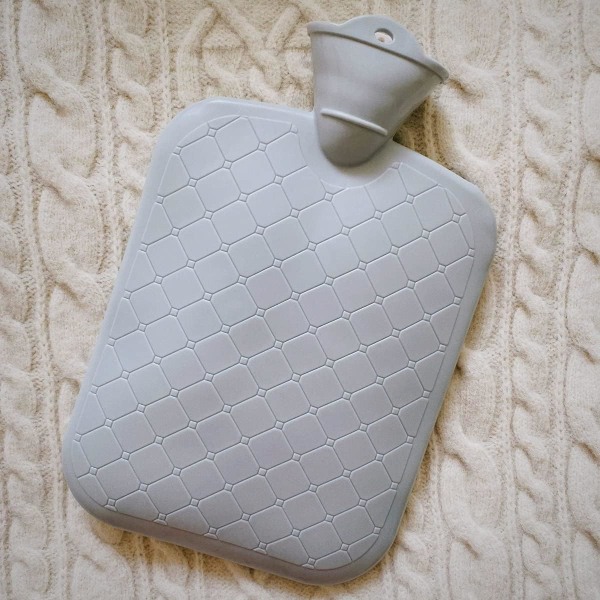 Varmvattenflaska med cover, 2L varmvattenflaskor djur, cover för extra värme och komfort, smärtlindring i nacke och axlar