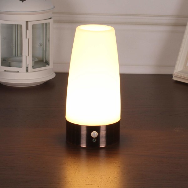 Bordslampa, retro LED-nattlampa, sänglampa med trådlös PIR-rörelsesensor, drivs av 3 x 1,5V AAA-batterier, plast, vitt ljus, rund