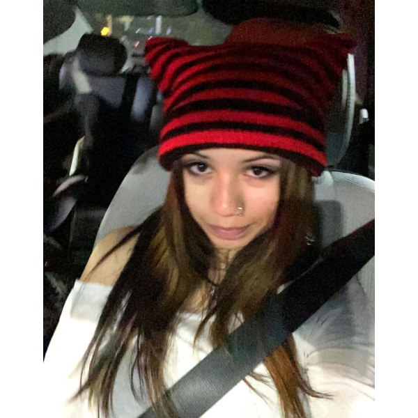 Kissan korvat - neulottu beanie-pipo, raidallinen, talvi, lämmin, joustava, musta ja punainen Black and Red