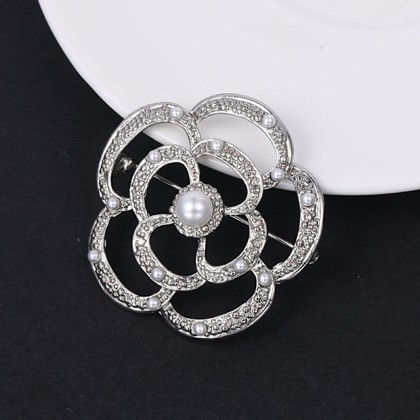 Brosch för kvinnor, Kamelia med strass och pärlor, Kavajnålar, Klänningsklämma, Bröllopsmodeaccessoarer Silver