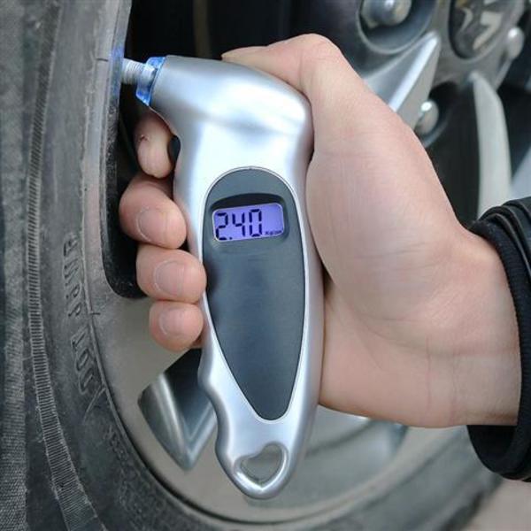 Digitaalinen rengaspainemittari 150 PSI 4 asetuksella autoille, kuorma-autoille ja polkupyörille, taustavalaistu LCD ja liukuestokahvat (Punainen) Red