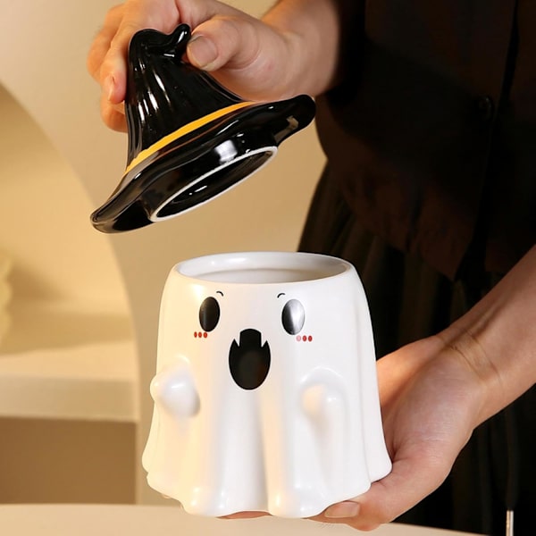 Halloween-muki, aavemuki kannella, Halloween-aaveuutuus kahvimuki, Dorable-noitamökki aavekuppi koteihin, toimistoihin, Halloween-koristeisiin White