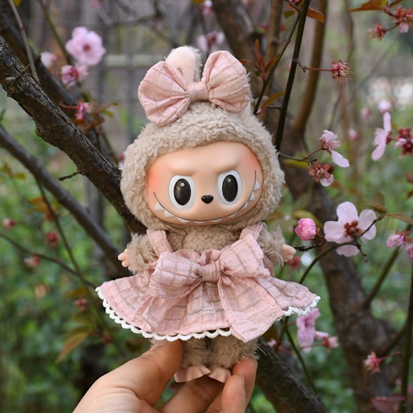 Hängande klänning i mjölkkaffe färg, (endast kläder) 17cm blind box macaron Labubu Labubu Time to chill dockkläder