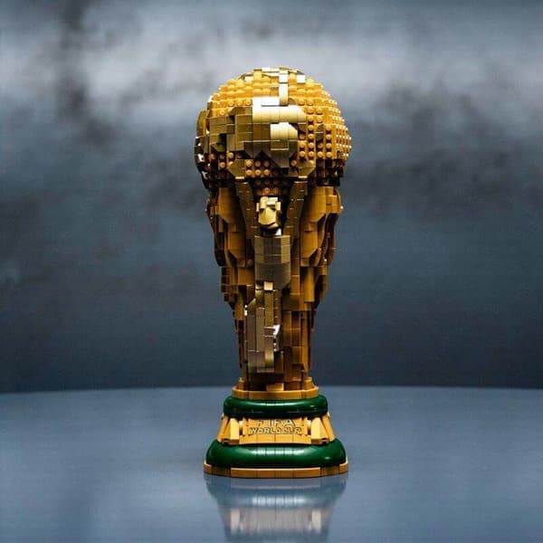 Grenseoverskridende VM-trofé fotballbyggeleke for gutter