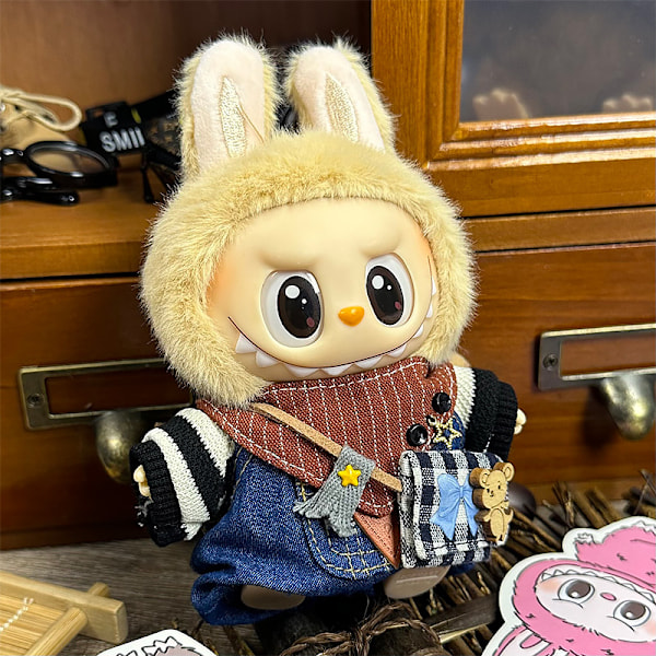 Sommerudsalg Labubu dukketøj første generation anden generation blind box Labubu dukketøj (sweater + overalls + tørklæde + rygsæk) Blue Happy Mouse