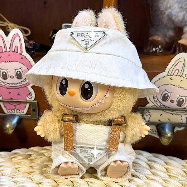 Sommerudsalg Labubu dukketøj første generation anden generation blind box Labubu dukketøj (fiskerhat + overalls) P Vit kostym