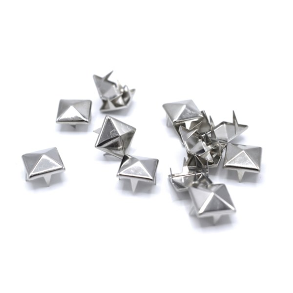 [SC] Løse nitter Pyramide 100 stk Silver silver
