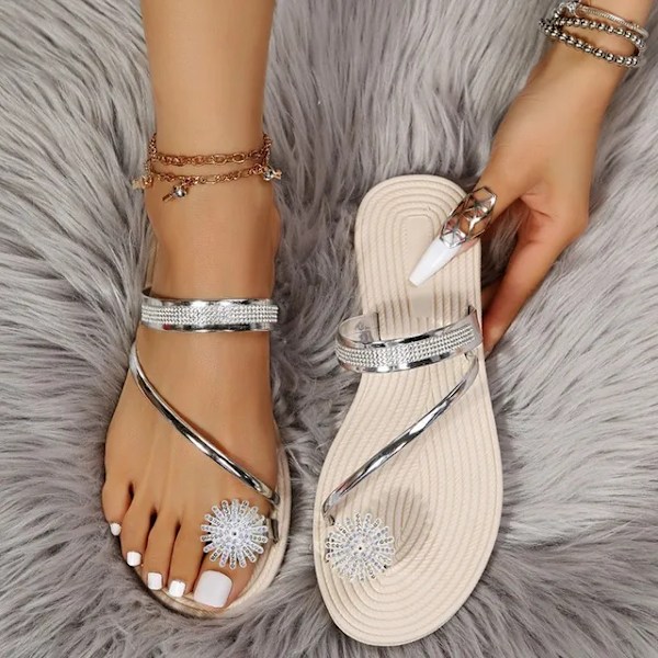 Sandaler Kvinner Sommer Ny Mote Strand Sandaler Rhinestone Flat Slippers Luksus Sandaler Kvinner Designere Designer Sko Sølv Silver 39