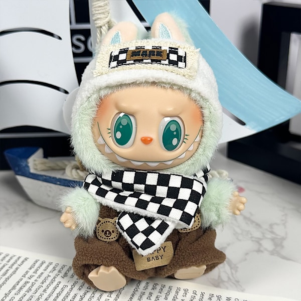 Sommerudsalg Labubu dukketøj første generation anden generation blind box Labubu dukketøj (pandebånd + overalls + tørklæde) Svart grid kostym