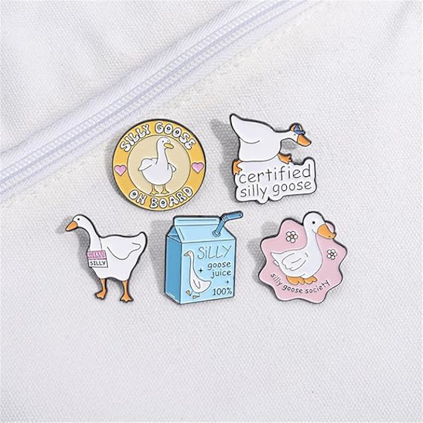 6 kpl Söpö Hanhi Kirjain Rintaneula Hauskat Sanat Eläin Emali Pin Set Ankka Mehu Boksin Soljet Merkki Vaatteet Reppu Koristelu
