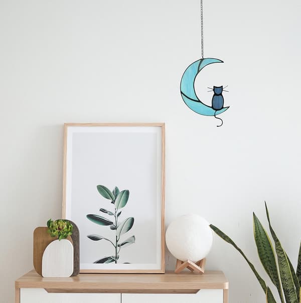 Sort Kat på Blå Måne Glasmaleri Kat Ornament Cat on a blue moon