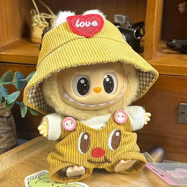 1 set LABUBU kläder, Butter Bear (Kärlekshatt + T-shirt + Haklappbyxor)^^ou 11 11
