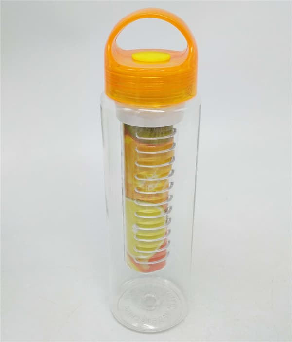 Hedelmäinfuusiopullo Muovinen juomapullo 700ml