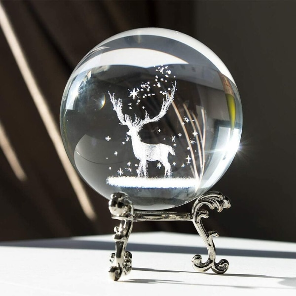 Valmistujaislahjakristallipallo (hirvi 7 cm + hopeapohja) vit