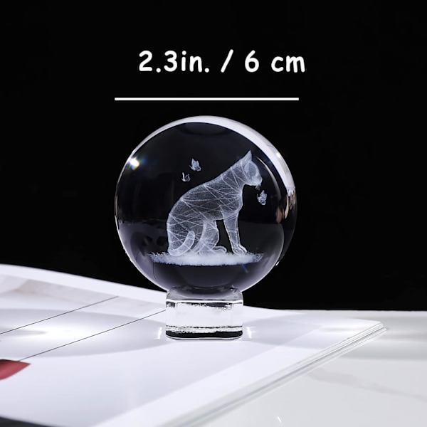 Kristall 3D-kula 6 cm graverad katt med fjärilar presenter till kattälskare kvinnor män glas söta djurfigurer med bas, kattsmycken souvenir Cat With 3 Butterflies