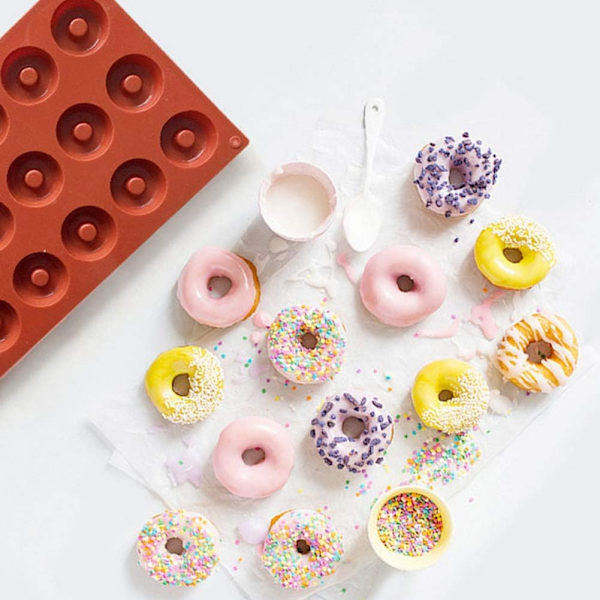 2 kpl silikonidonutssi-muottisarjaa, tarttumattomat lämmönkestävät pannut (8 onteloa ja 18 onteloa)