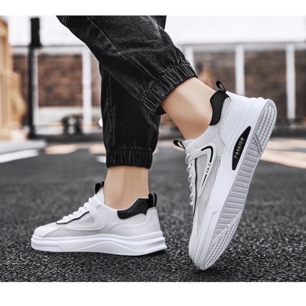 2024 nya små vita skor sommar andas mesh ihåligt mesh tyg sport casual slitstarka skor herrmode skor White and black 41