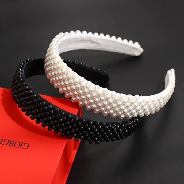 Håndlavet luksuriøs bred Tiara i stof med bånd af perler sort hvid Sort one size Black