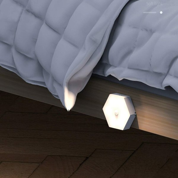 Kuuden pisteen tähden älykäs induktiolampun lataus sängyn ääressä vaatekaappi makuuhuone USB luovaus (lämmin valo 2W 3 kpl) vit