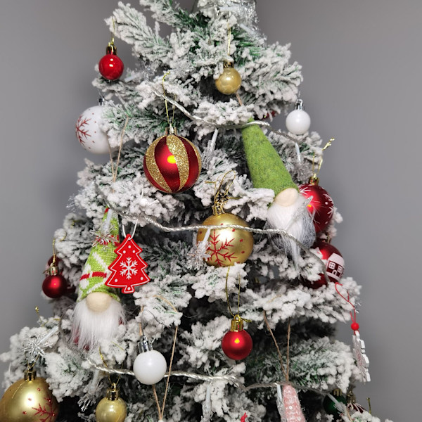 Julgranshängande tomtenissar prydnader set om 10, svenska handgjorda plysch tomtenissar jultomte hängande heminredning semesterdekorationer
