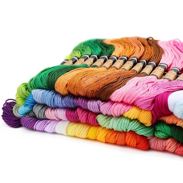 200 nøster broderitråd / moulinetråd multicolor