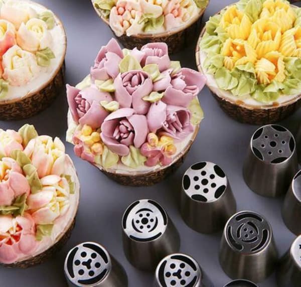 27-delt sett med sprøytetips og sprøyteposer for kakebaking