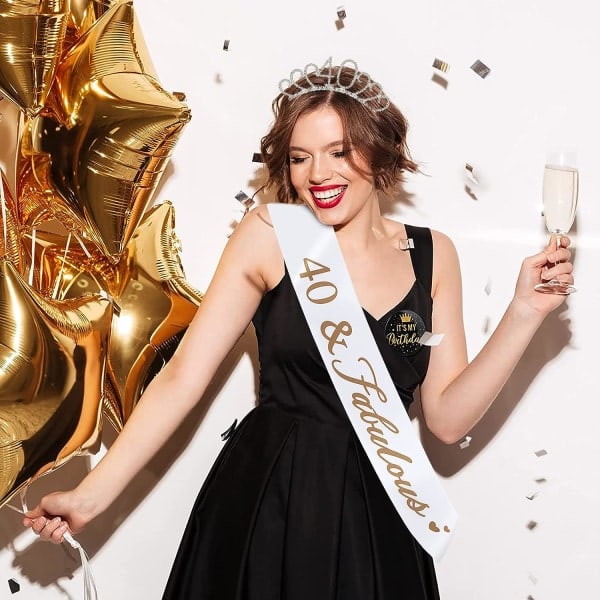40-vuotissyntymäpäivän nauha ja tiara naisille 40-vuotissyntymäpäivän koriste Kristalli kruunu tiara ja 40 & Fabulous syntymäpäivän nauha 40-vuotissyntymäpäivän asukokonaisuus