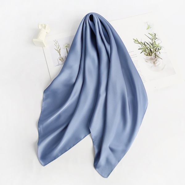 Enkel enfärgad 70 cm liten kvadratisk silkeschal för kvinnor, perfekt för alla tillfällen, vår och sommar, professionell dekoration, trendig enfärgad liten halsduk Haze Blue