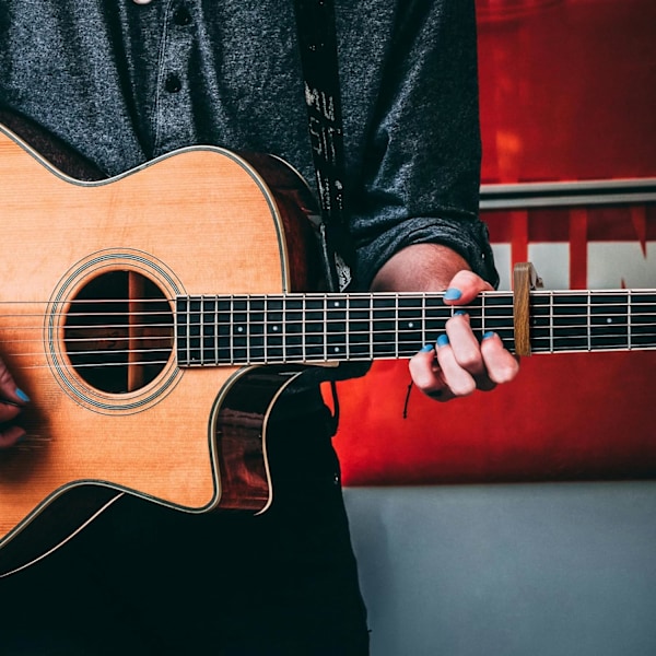 Gitarrkapo för 6-strängad akustisk elektrisk stålgitarr, ukulele med 5 plektrum - Rosenträfärg