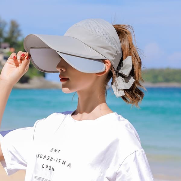 Sommerhatt med utvidbar skygge og UV-beskyttelse