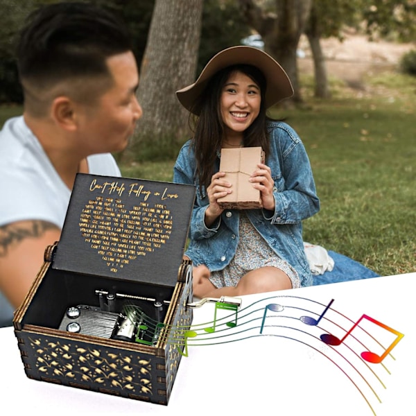 Kan inte låta bli att bli kär i trämusikbox, antika graverade speldosor för kärlek, en trämusikbox