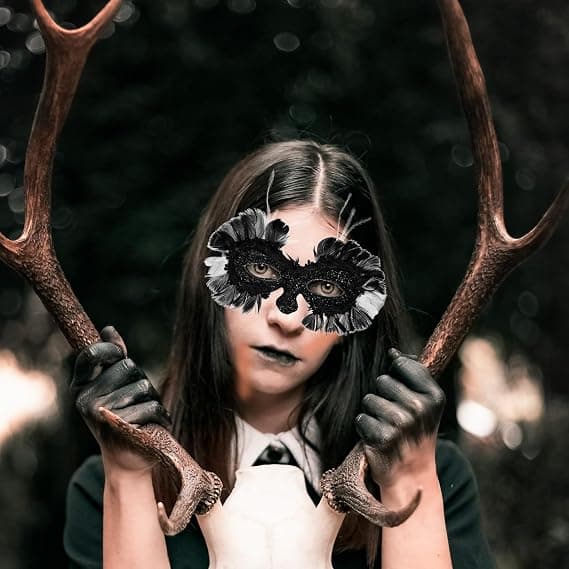 Naisten Halloween-juhlamaski, mustat höyhenet