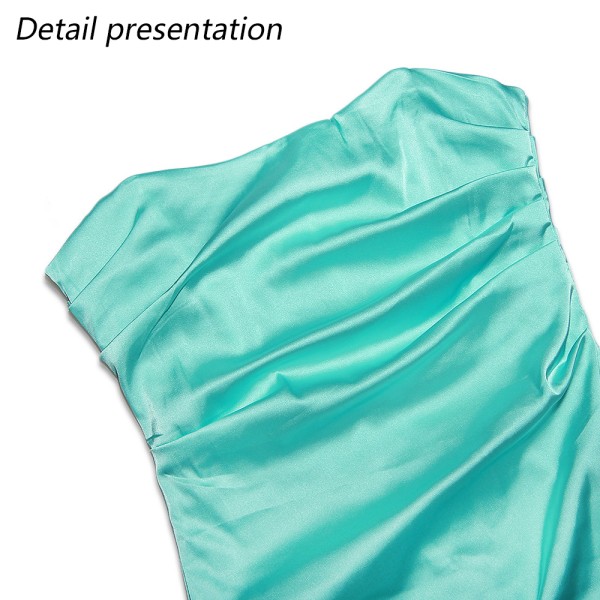Ermeløs BH-kjole med off shoulder-folder, tett og av ryggen