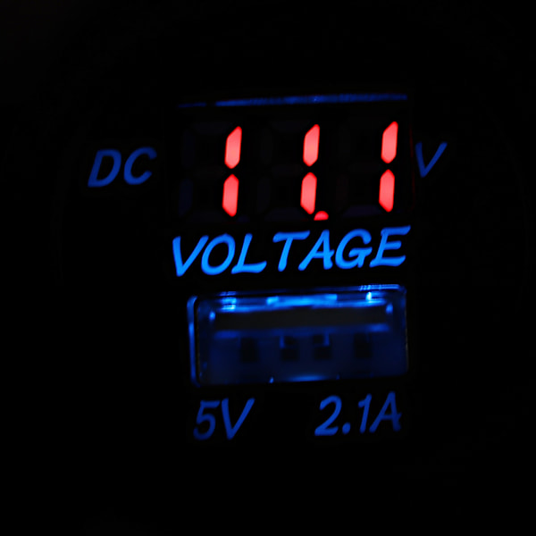 USB-portar Bil Laddare Spänningsdisplay Voltmeter Fordonseffekt IP66 Vattentät 2.1ARöd DC12-24V