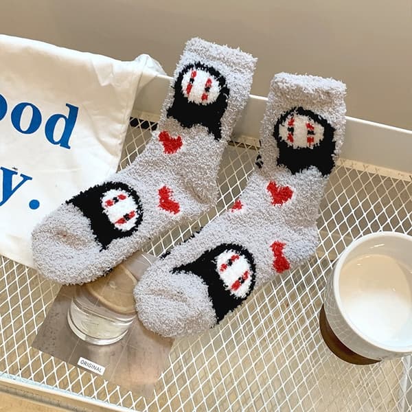 5 par fluffy Halloween-sokker til kvinder med festlige designs af græskar, spøgelser og hekse