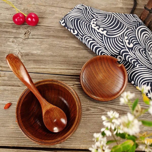 Kryddburk i trä, japansk kryddbehållare med naturlig textur, kryddförvaring i massivt trä för hemmaköksinredning, diskmaskinsäker, lock och sked
