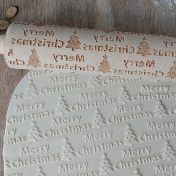 Multifunktionell präglad kavel i trä med notdesign, ergonomiskt handtag säkerställer halkfritt och bekvämt grepp vid utkavling av deg som inte fastnar,
