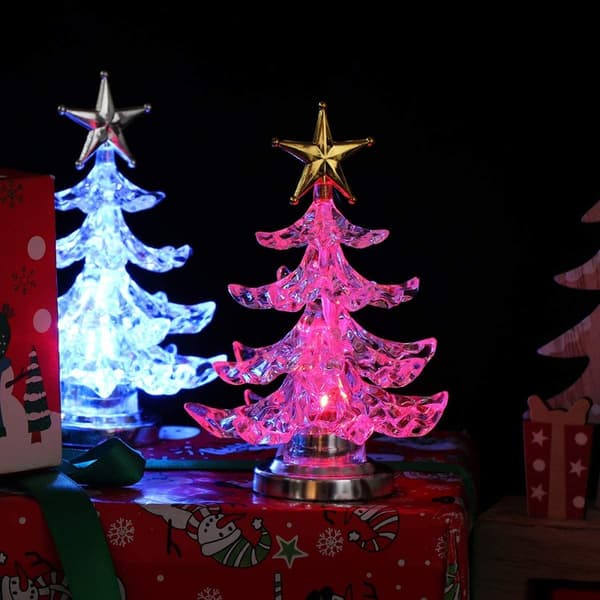 Farverig lysende juledekoration med flerfarvede LED-lys, perfekt til ethvert rum