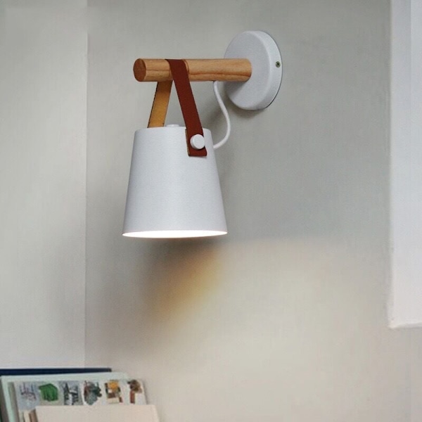 Vägglampa med Bälte för Sovrumsgång, Nordisk Design med E27 Skruvsockel, Industriell Metall och Massivt Trä för Rustik Sminkbordsbelysning, Enkel