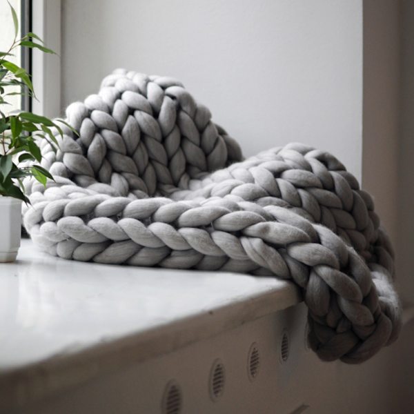 Elegant Sofföverdrag, Hudvänlig Chunky Pläd, Handgjord för Hållbarhet och Mjukhet, Merinoull Säkerställer Naturlig Elasticitet