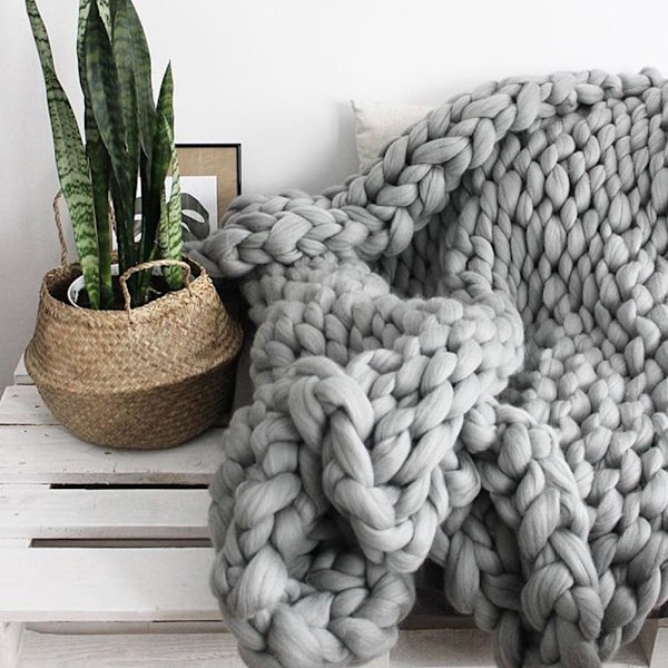 Elegant Sofföverdrag, Hudvänlig Chunky Pläd, Handgjord för Hållbarhet och Mjukhet, Merinoull Säkerställer Naturlig Elasticitet