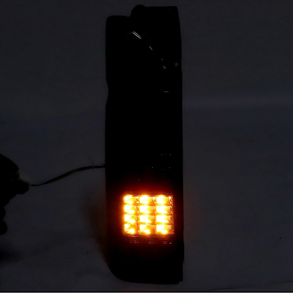 Par LED Baklykter Samling Kvadratisk Baklykt Passer for Hiace 200 Pendlerbuss 2005-2017 Røkt Linse