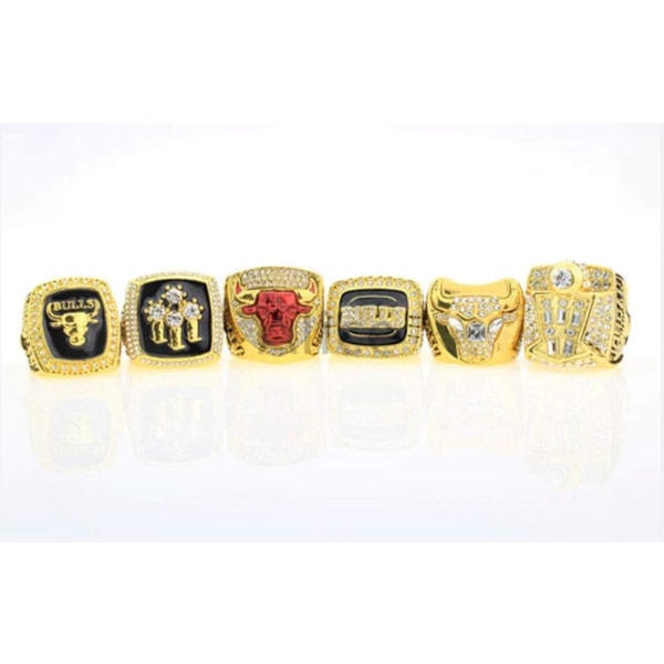 Set med 6 NBA Bulls Championship Replica Ring från Display Box