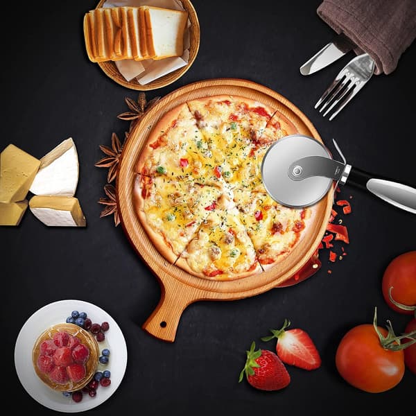 Pizzakutter, rustfritt stålblad, multifunksjonell kutter med skarpt profesjonelt sklisikkert håndtak, pizzahjul for kraftig bruk til å kutte pizza