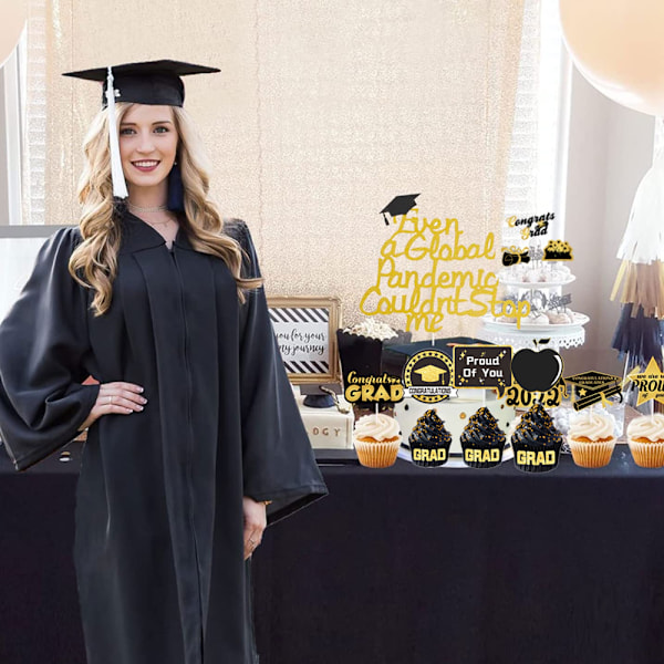 Röda tofsar framhäver svartguldiga cupcake-dekorationer, personlig examensdesign ger liv åt 2024 års examensfiranden, skapa minnesvärda