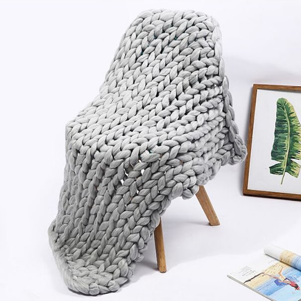 Elegant Sofföverdrag, Hudvänlig Chunky Pläd, Handgjord för Hållbarhet och Mjukhet, Merinoull Säkerställer Naturlig Elasticitet