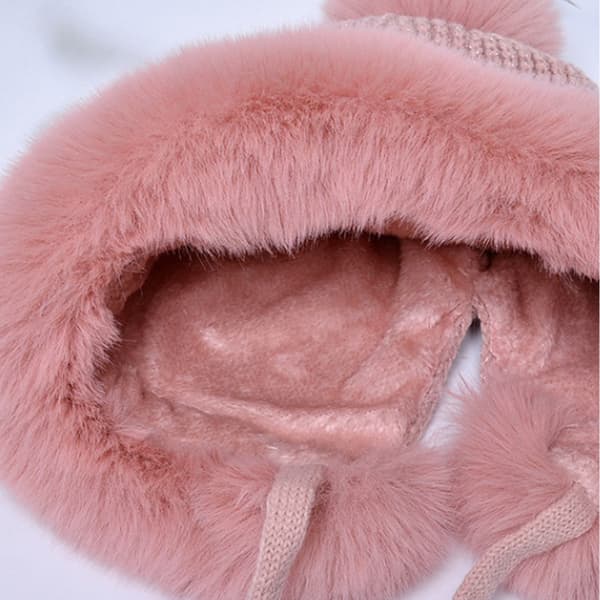 Vintermössa söt stickad mössa rysk pälsvirkad mössa slokig mössa med pompom varm fluffig snömössa trappermössa för kvinnor