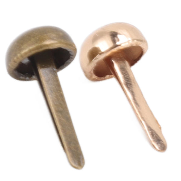 200 stk. Mini Brads 8mm Rundt Hoved DIY Håndværk Elektropletteringsproces Lys Guld Bronze Messing Fastgørelseselementer til Punk Box Pakke