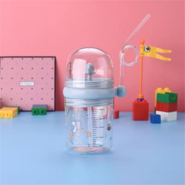 Valsprayflaska för spädbarn Sippy Cup Sommarplastbarnsvattenkopp med sugrör (blågrå rem)