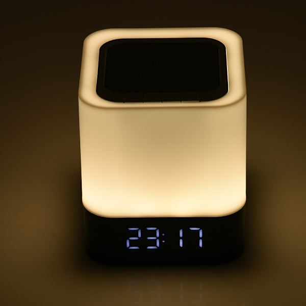 Bærbar nattlampe LED nattlys Bluetooth-høyttaler vekkerklokke høyttalertelefon / TF-kort